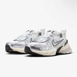 Nike Women’s Nike V2K Run Sneakers in Size 9